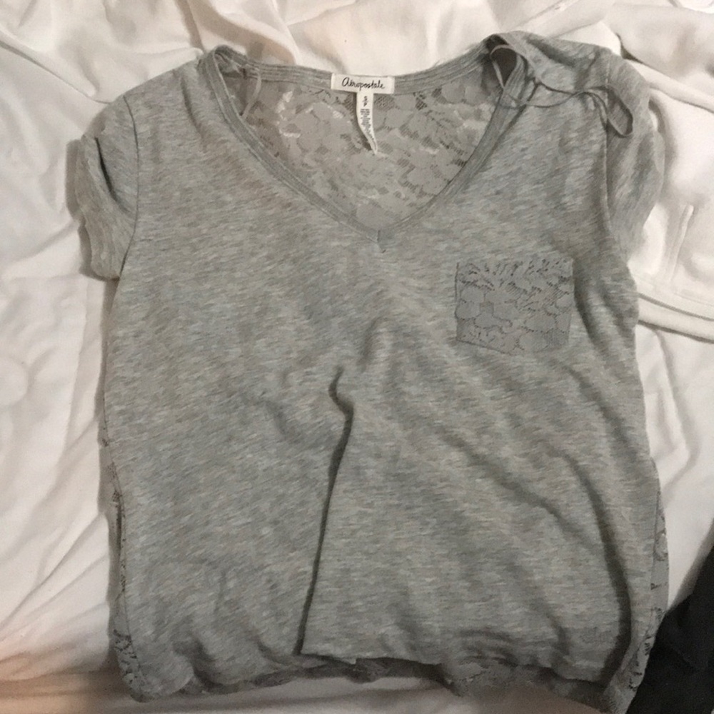 Cute open lace back T-shirt!